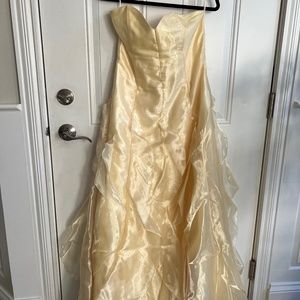 Beautiful formal dress!